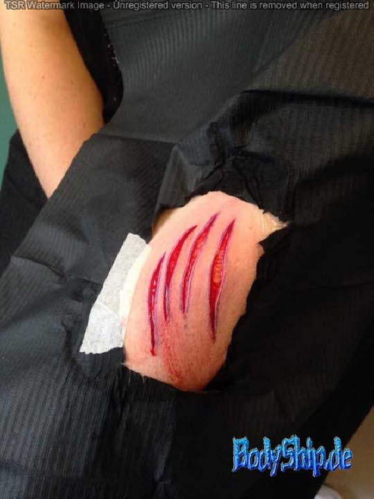 Kratzer Cutting Bodymodification Galerie - Dozent Ben Lucht - professionell bodymodification und piercen-lernen