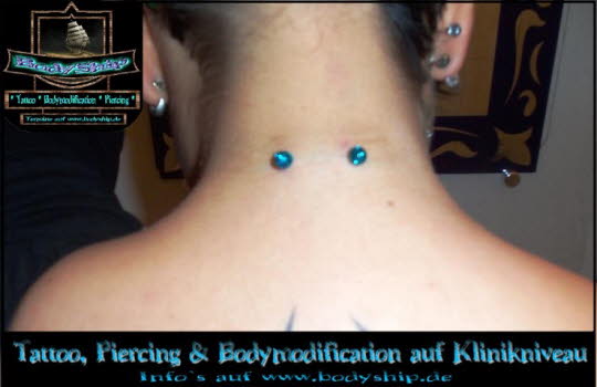 Surface Nacken Piercing  - Dozent Ben Lucht -professionell bodymodification und piercen-lernen